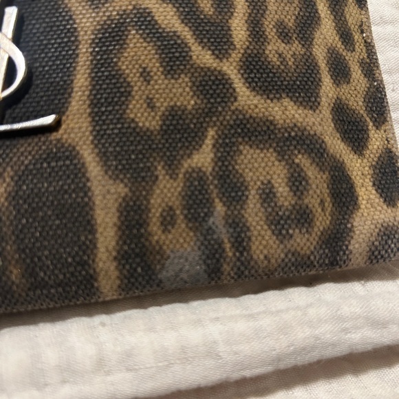 Gorgeous authentic YSL wallet with zipper - Picture 3 of 5